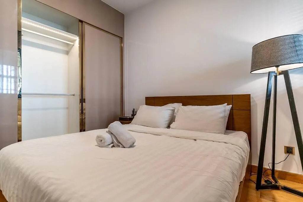 Luxury Living In The Heart Of D1/3Br/Infinity Pool Apartment Ho Chi Minh City