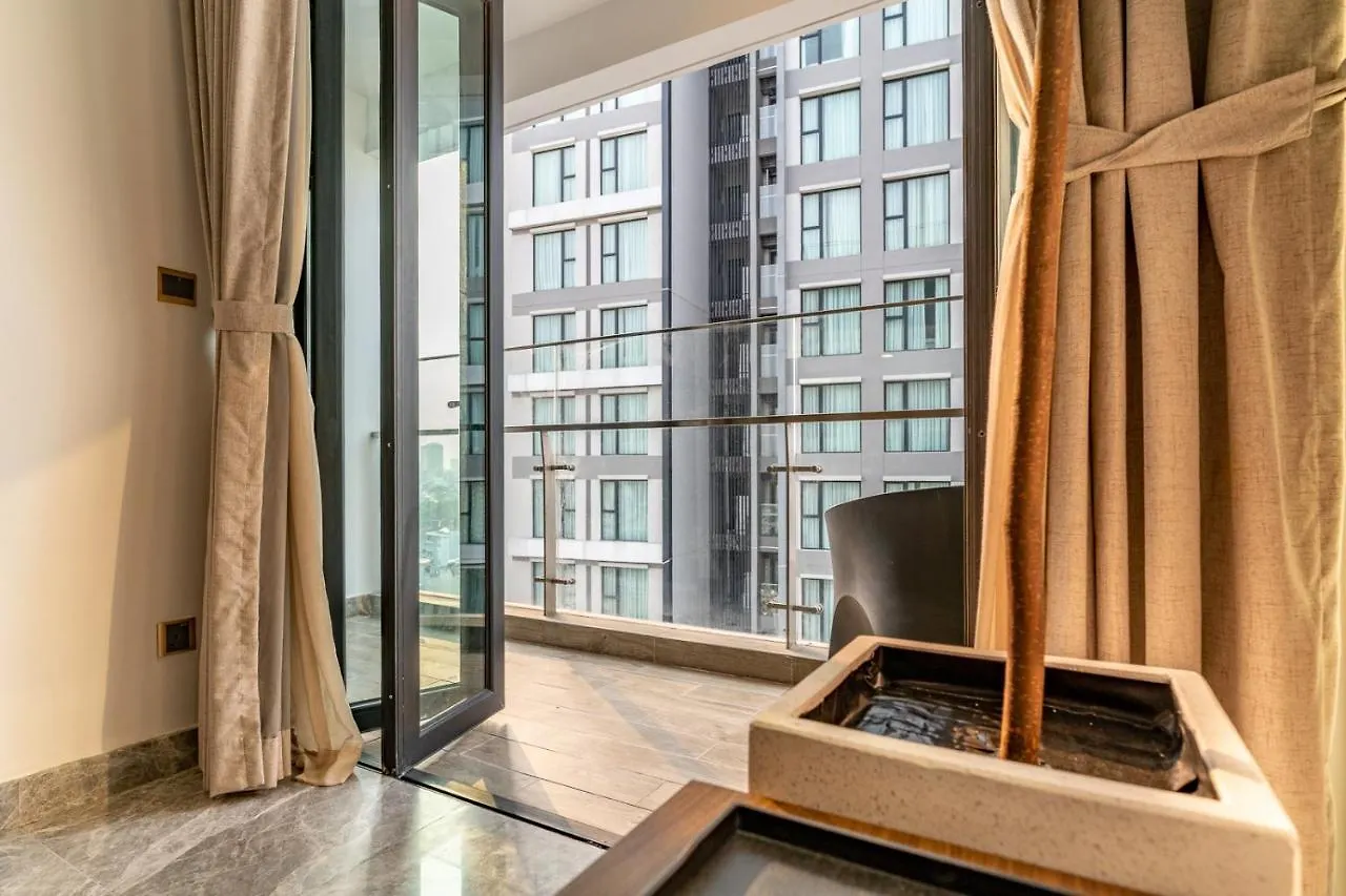 Luxury Living In The Heart Of D1/3Br/Infinity Pool Apartment Ho Chi Minh City
