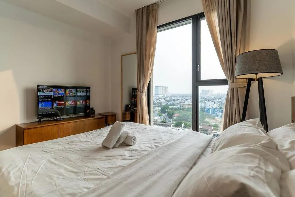 Luxury Living In The Heart Of D1/3Br/Infinity Pool Apartment Ho Chi Minh City