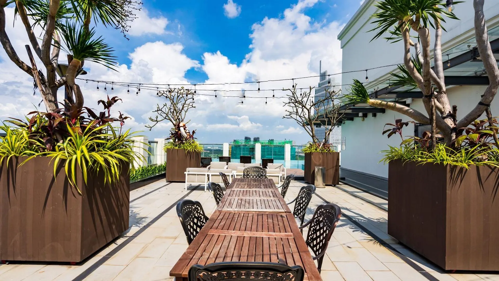 Luxury Living In The Heart Of D1/3Br/Infinity Pool Apartment Ho Chi Minh City Vietnam