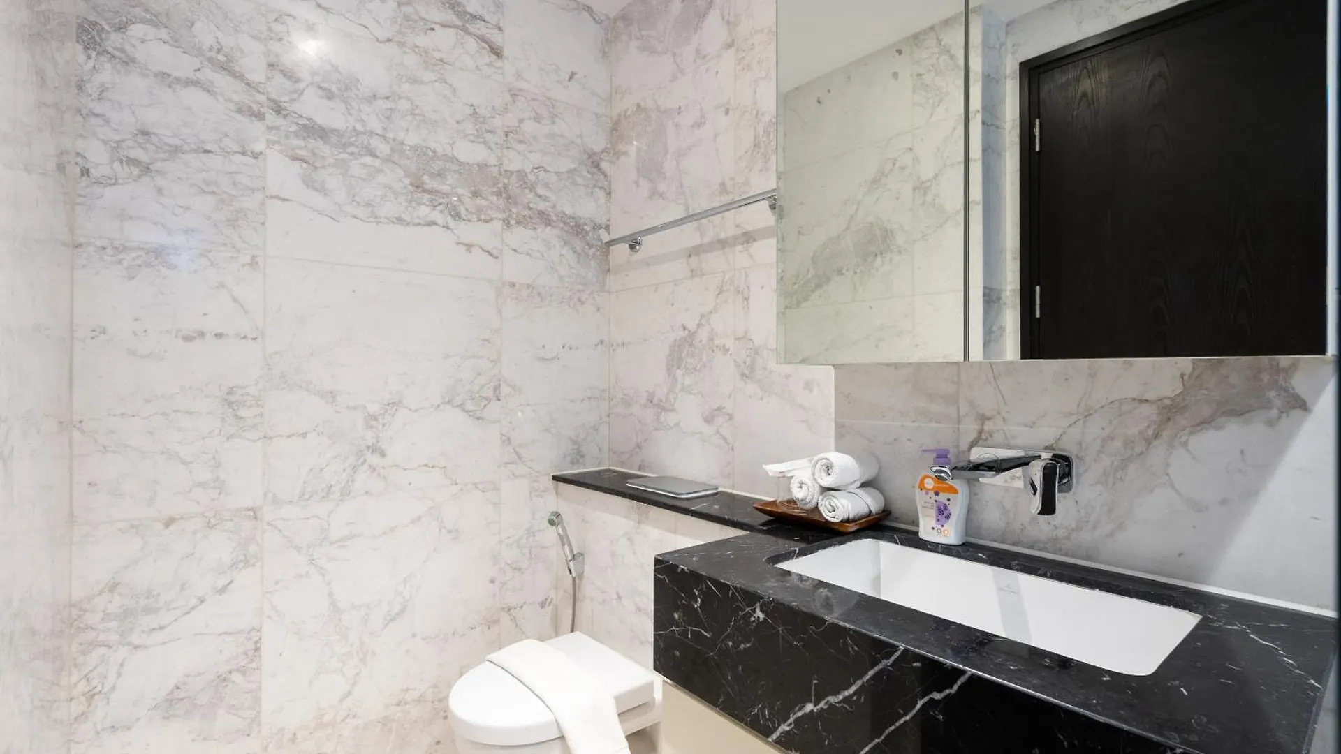 Luxury Living In The Heart Of D1/3Br/Infinity Pool Apartment Ho Chi Minh City