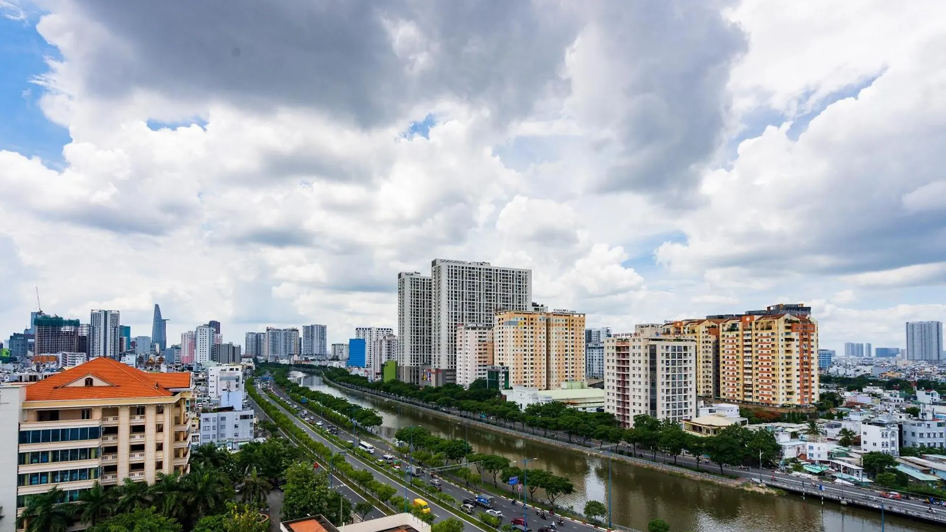 Luxury Living In The Heart Of D1/3Br/Infinity Pool Apartment Ho Chi Minh City