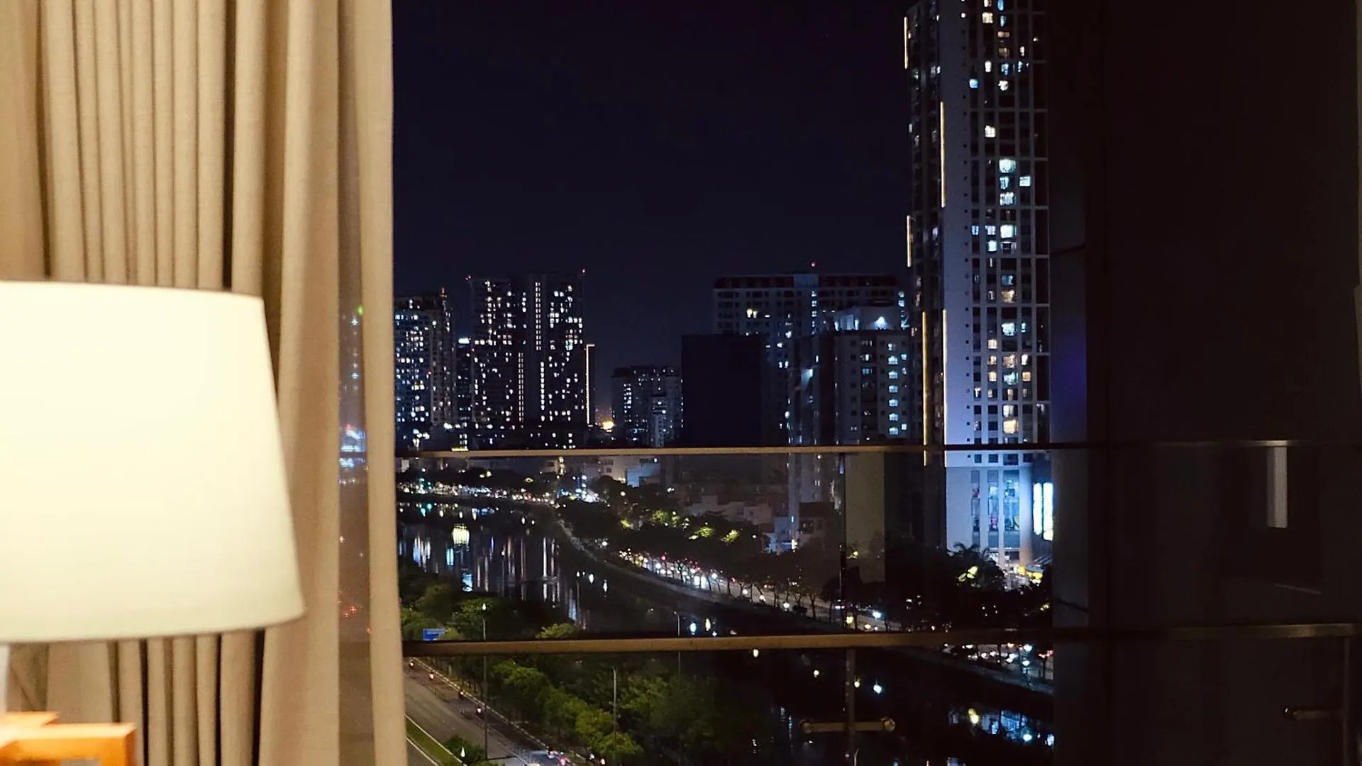 Luxury Living In The Heart Of D1/3Br/Infinity Pool Apartment Ho Chi Minh City
