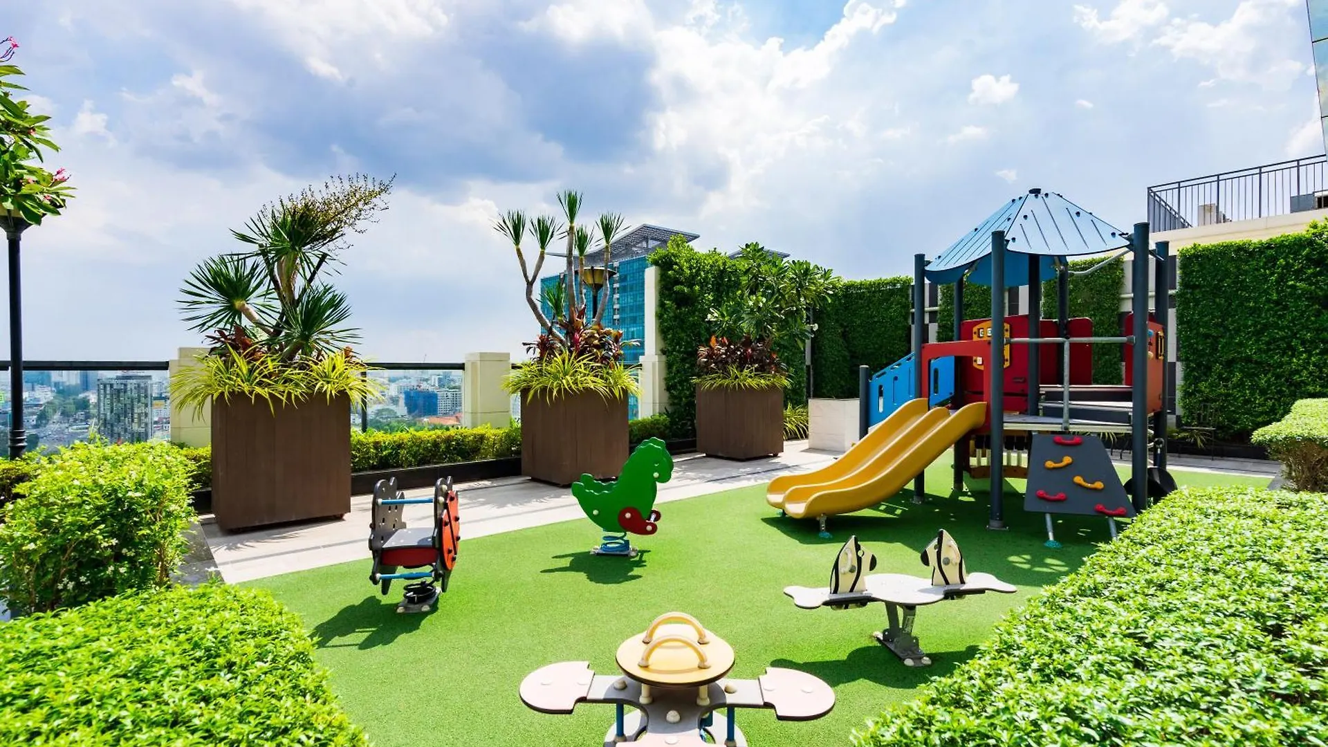 Luxury Living In The Heart Of D1/3Br/Infinity Pool Apartment Ho Chi Minh City Vietnam