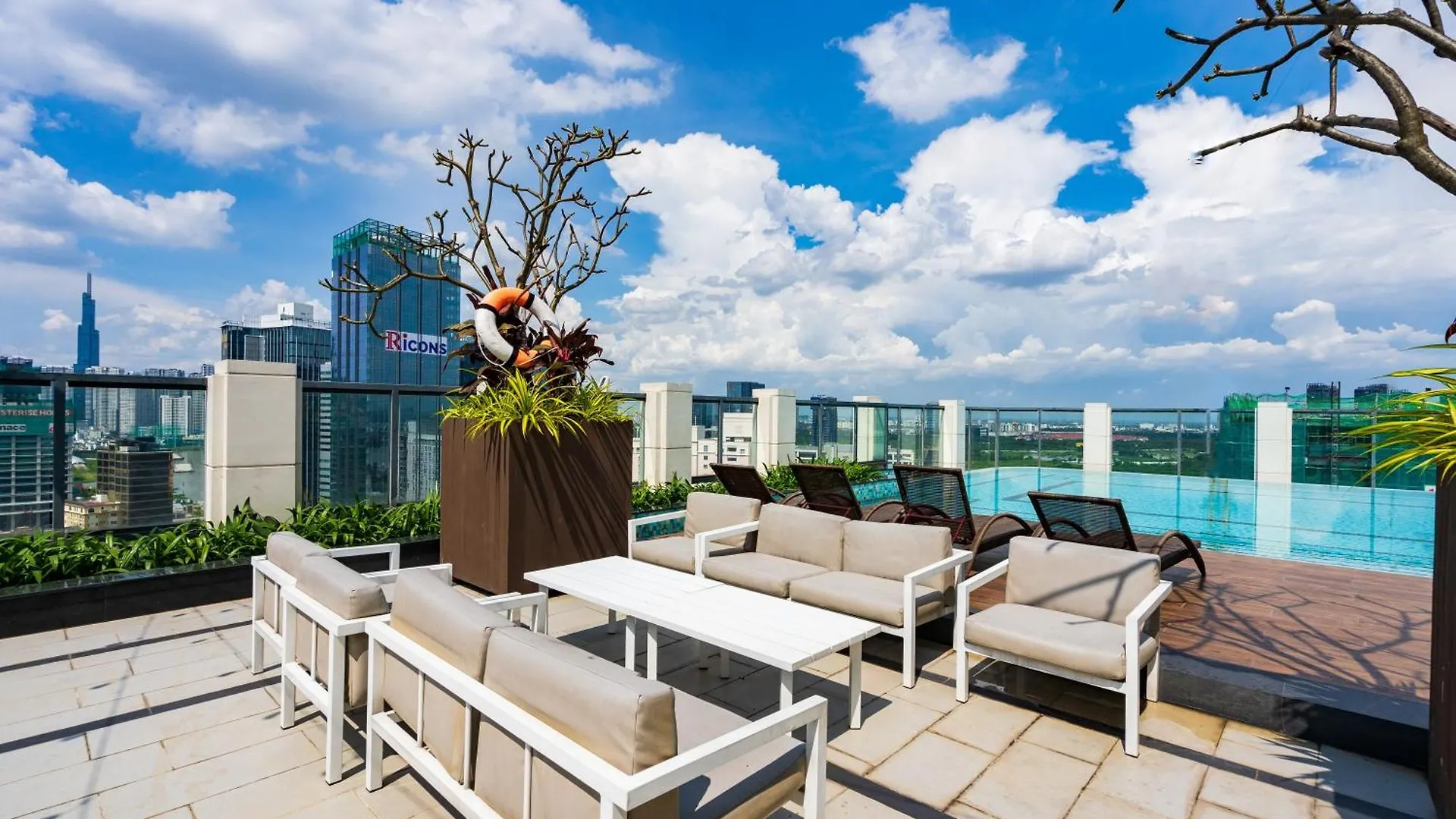 Luxury Living In The Heart Of D1/3Br/Infinity Pool Apartment Ho Chi Minh City