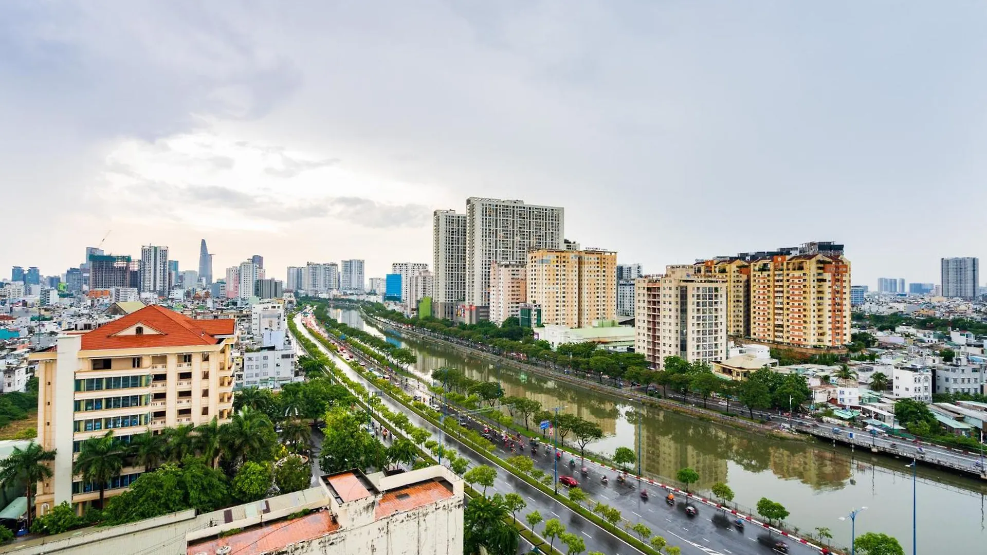 Luxury Living In The Heart Of D1/3Br/Infinity Pool Apartment Ho Chi Minh City