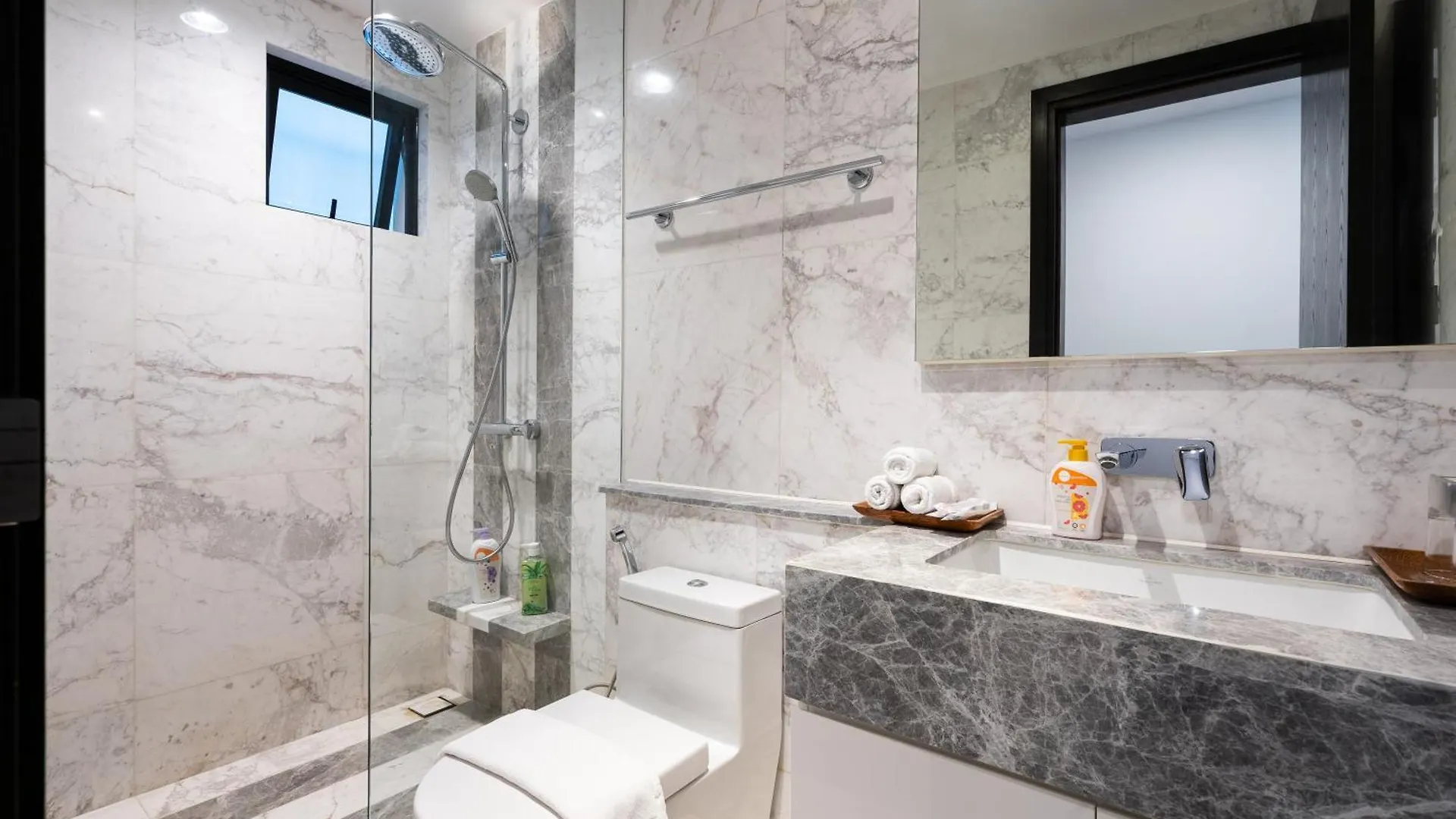 Luxury Living In The Heart Of D1/3Br/Infinity Pool Apartment Ho Chi Minh City